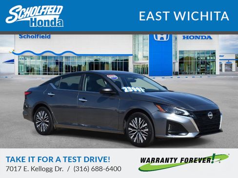 Used 2025 Nissan Altima 2.5 SV image 1