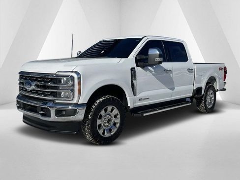 Used 2023 Ford F250 Lariat w/ Chrome Package image 3