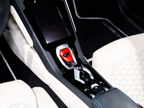 Used 2023 Lamborghini Huracan EVO image 19