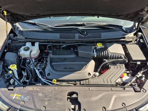 Used 2025 Chrysler Pacifica Select FWD image 36