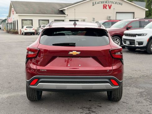 Used 2025 Chevrolet Trax LT FWD image 6