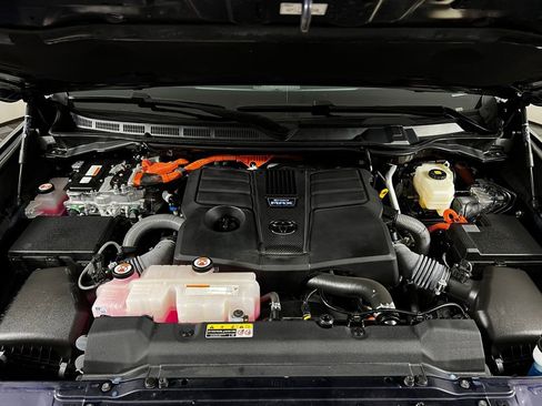 Used 2023 Toyota Sequoia Limited image 9