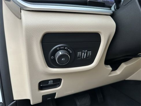 Used 2022 Jeep Grand Cherokee L Limited image 38