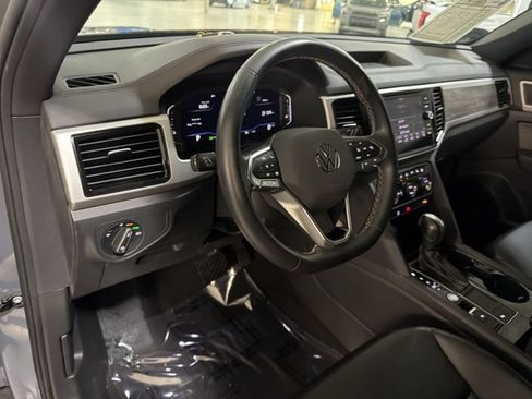 Used 2022 Volkswagen Atlas Cross Sport SE FWD image 15