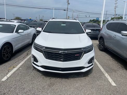 Used 2022 Chevrolet Equinox RS w/ Infotainment Package FWD image 2