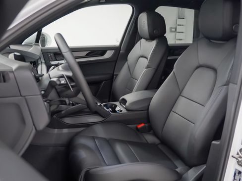 Certified 2026 Porsche Cayenne E-Hybrid AWD/4WD image 5