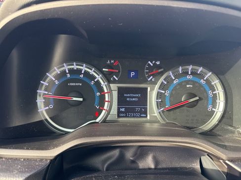Used 2016 Toyota 4Runner SR5 AWD/4WD image 12