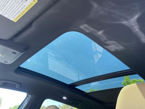 Used 2024 Volkswagen Atlas Cross Sport SE w/ Panoramic Sunroof Package image 8