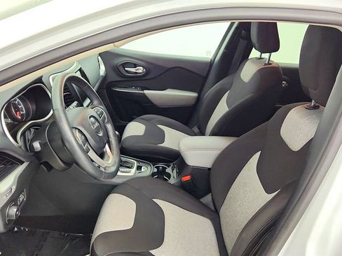 Used 2014 Jeep Cherokee Latitude AWD/4WD image 12