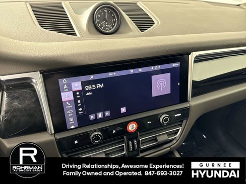 Used 2023 Porsche Macan AWD/4WD image 6