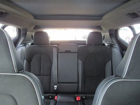 Used 2022 Volvo XC40 P8 Recharge Plus image 35