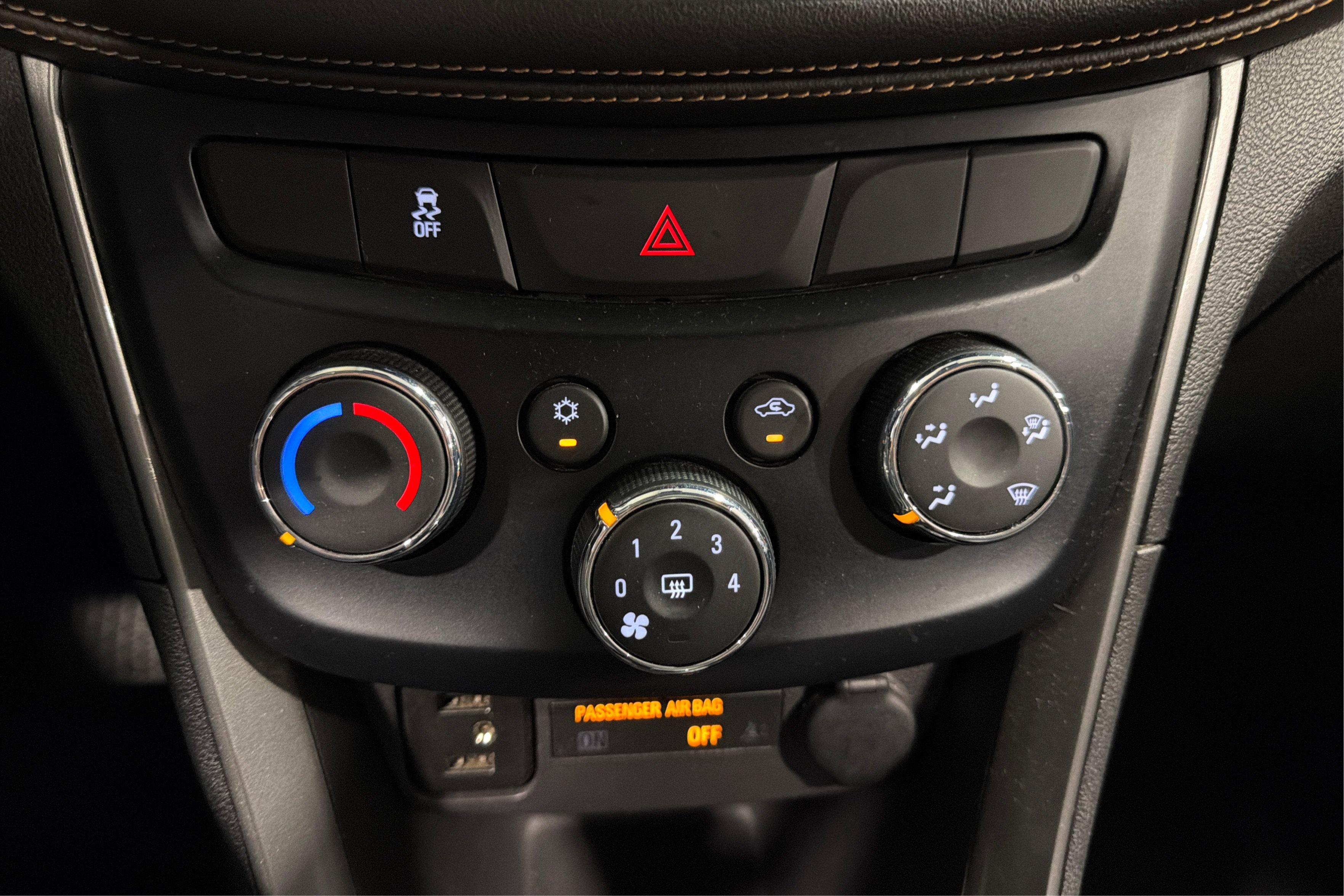 Used 2019 Chevrolet Trax LT w/ LT Convenience Package AWD/4WD image 29