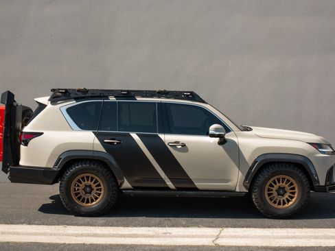 Used 2024 Lexus LX 600 F Sport AWD/4WD image 8