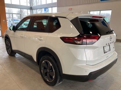Used 2025 Nissan Rogue SV image 7