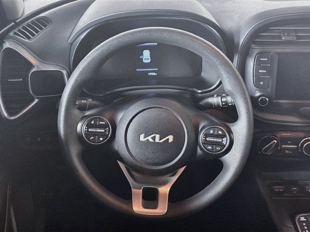 Used 2025 Kia Soul LX FWD image 13