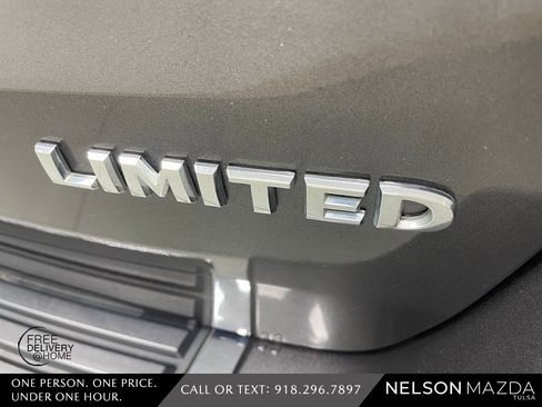 Used 2017 Jeep Grand Cherokee Limited w/ Luxury Group II image 15