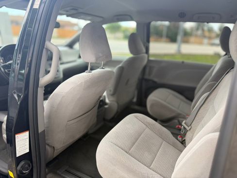 Used 2020 Toyota Sienna LE FWD image 19