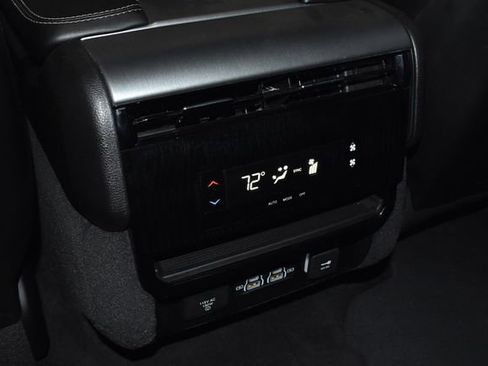 Used 2024 Jeep Wagoneer Series II image 33