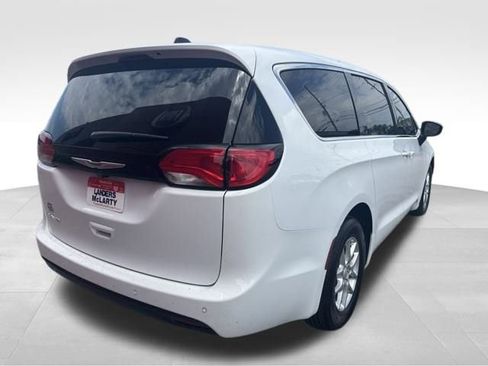 New 2026 Chrysler Voyager LX image 5