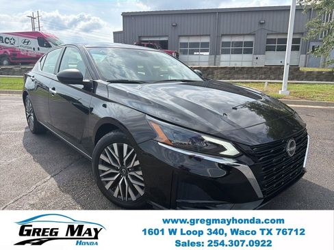 Used 2024 Nissan Altima 2.5 SV image 1