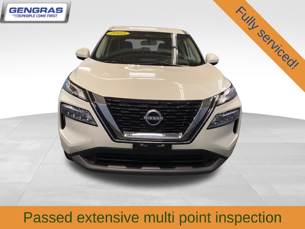 Used 2023 Nissan Rogue SV AWD/4WD image 3