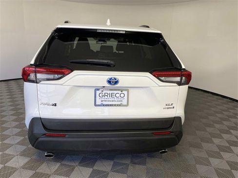 Used 2021 Toyota RAV4 XLE w/ Convenience Package image 7