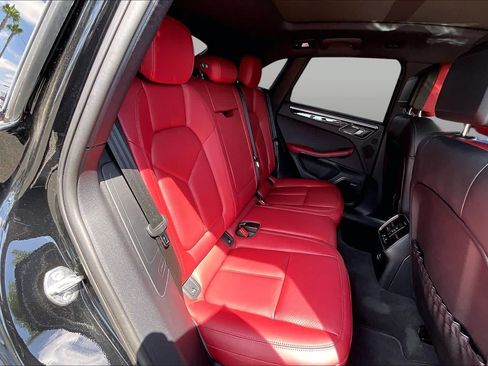 Used 2023 Porsche Macan S AWD/4WD image 18
