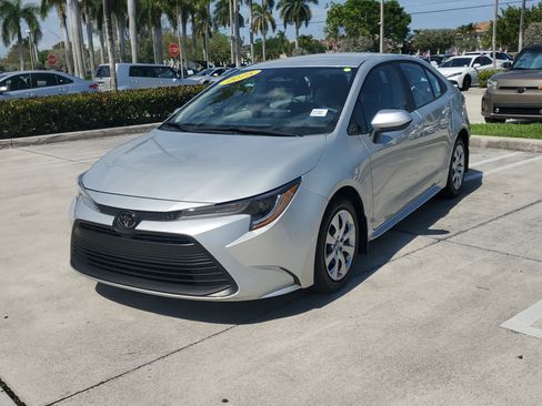 Certified 2025 Toyota Corolla LE FWD image 7