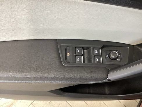 Used 2019 Volkswagen Tiguan SE AWD/4WD image 17