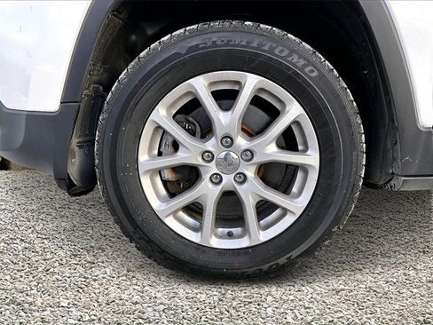 Used 2014 Jeep Cherokee Latitude w/ Comfort/Convenience Group image 9