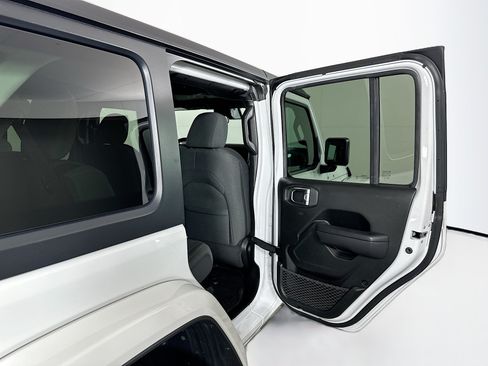 Used 2024 Jeep Wrangler Unlimited w/ Convenience Group AWD/4WD image 27
