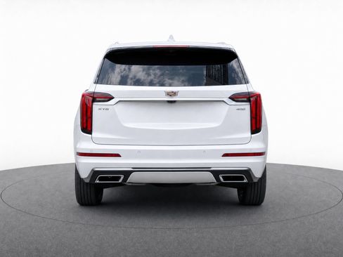 Used 2022 Cadillac XT6 Premium Luxury w/ Technology Package FWD image 7