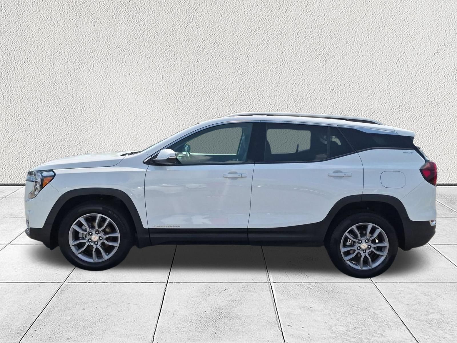 Used 2024 GMC Terrain SLT AWD/4WD image 6
