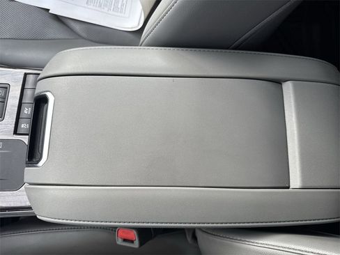 Used 2020 Toyota Highlander Limited Platinum image 24