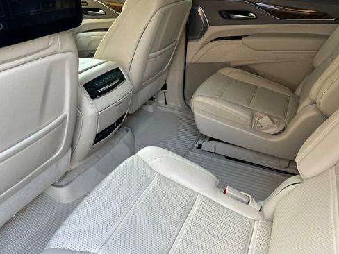 Used 2023 Cadillac Escalade ESV Sport Platinum image 11