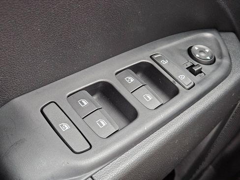 Used 2026 Hyundai Venue SEL FWD image 23