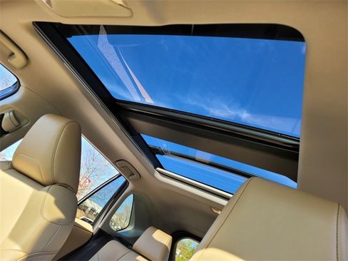 Used 2019 Toyota RAV4 Limited image 10