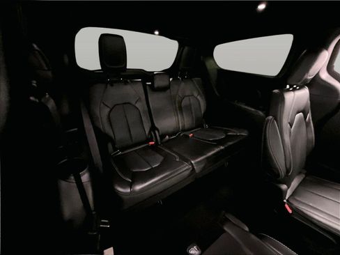 Used 2025 Chrysler Pacifica Select FWD image 27