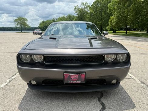Used 2013 Dodge Challenger R/T RWD image 2