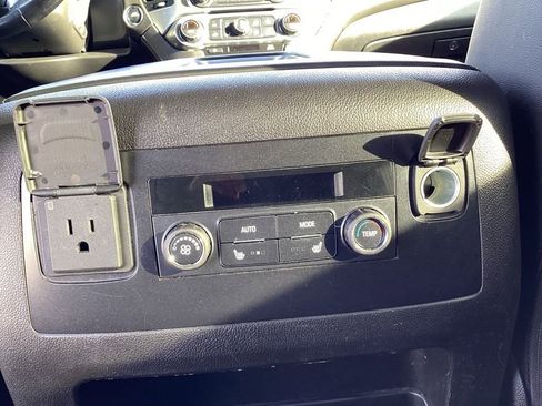 Used 2020 Chevrolet Suburban Premier image 23