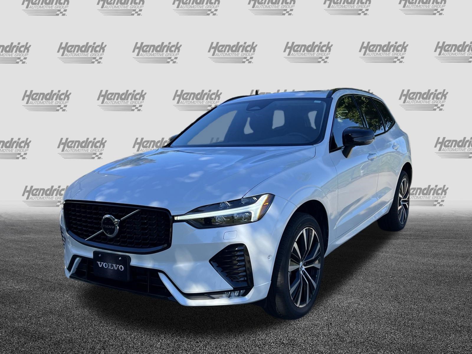 Used 2025 Volvo XC60 B5 Plus AWD/4WD image 5