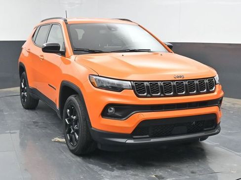 Used 2026 Jeep Compass Latitude AWD/4WD image 8