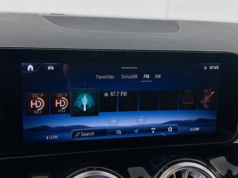 Used 2025 Mercedes-Benz GLA 250 image 21