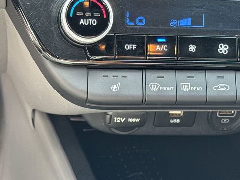Used 2022 Hyundai Elantra SEL w/ Convenience + Premium Package FWD image 33