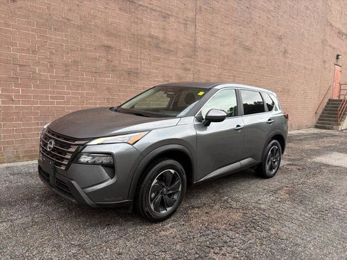 Used 2024 Nissan Rogue SV AWD/4WD image 1