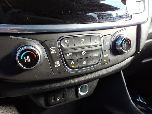 Certified 2023 Chevrolet Traverse LT image 11