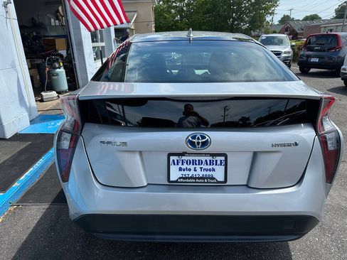 Used 2018 Toyota Prius One FWD image 10