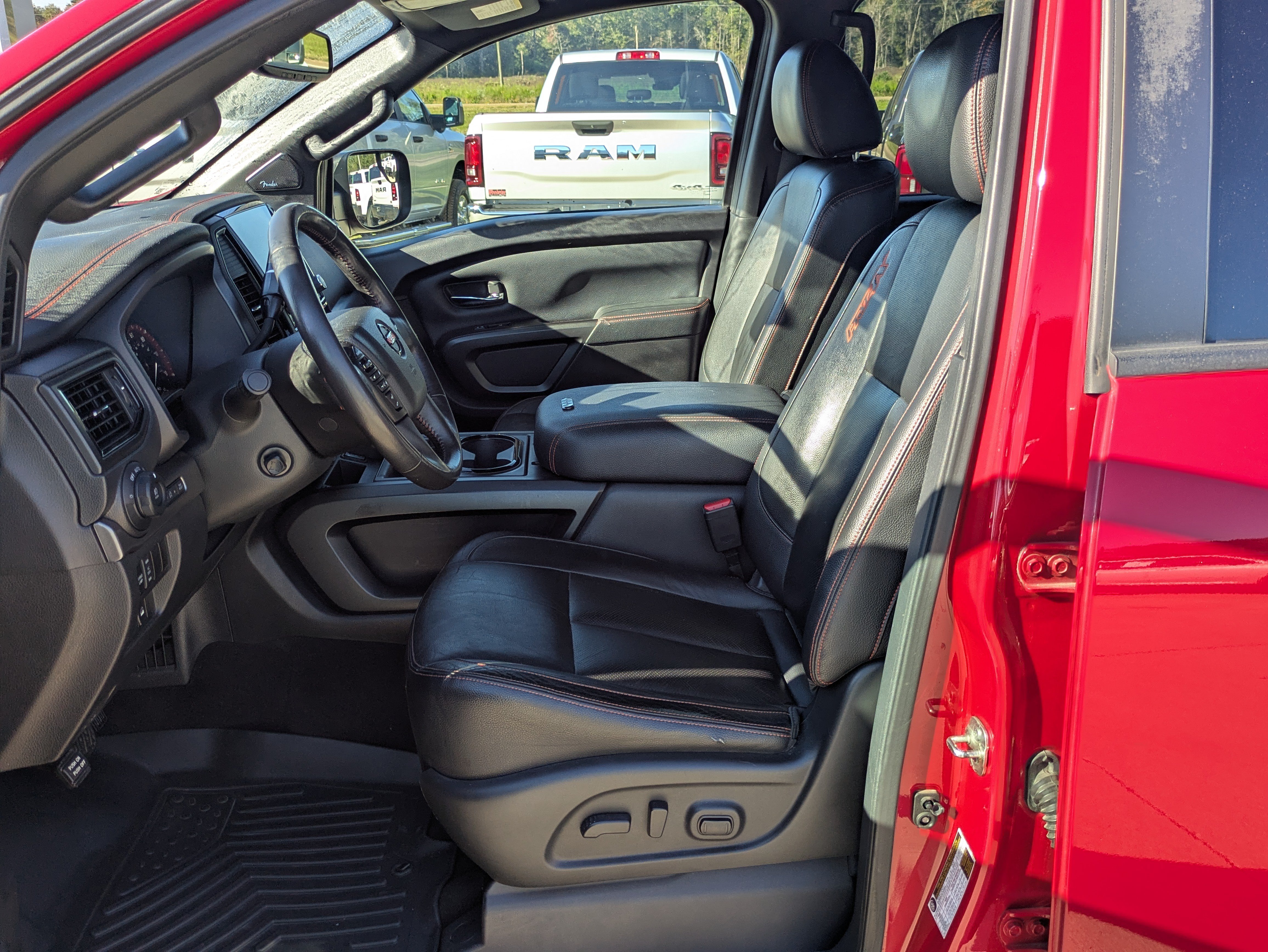 Used 2020 Nissan Titan PRO-4X w/ Pro-4x Convenience Package AWD/4WD image 5