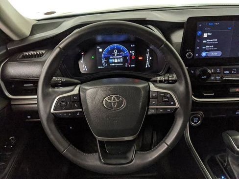 Used 2024 Toyota Grand Highlander XLE image 11