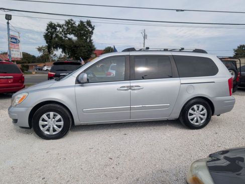 Used 2008 Hyundai Entourage Limited image 8
